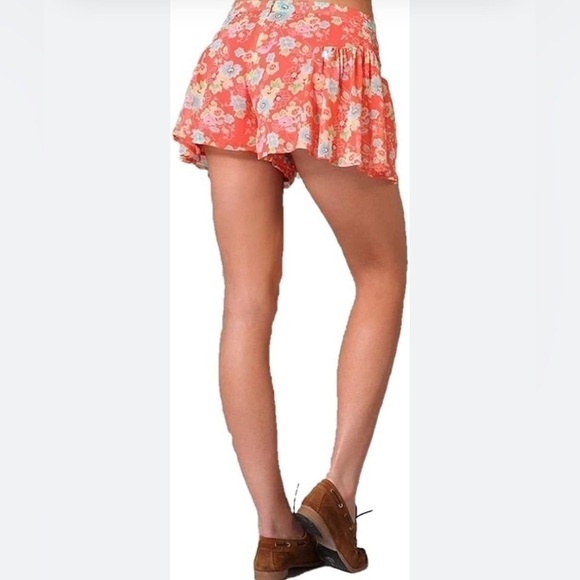 Free People Coral Floral Pleated Mini Shorts Size 10 Flowy Chiffon - Picture 3 of 9